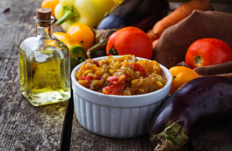 Патлыджан эзмеси: баклажанная икра с копченым ароматом для вашего стола
