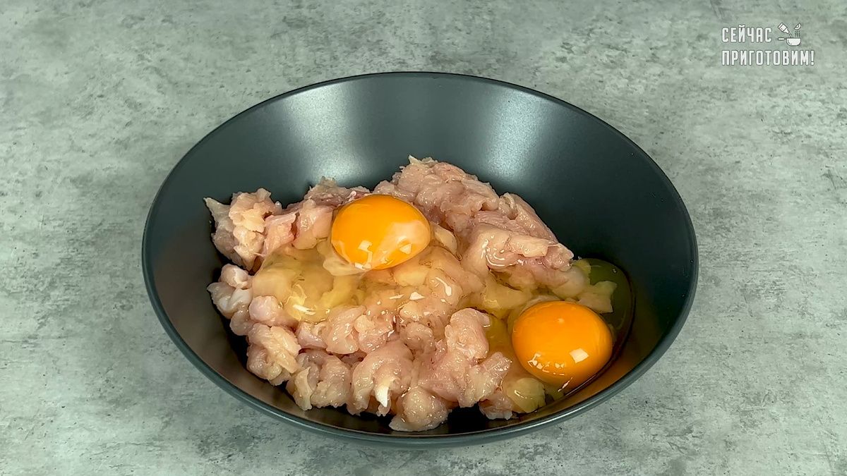 Как приготовить нежные котлеты из куриной грудки: простой и вкусный рецепт