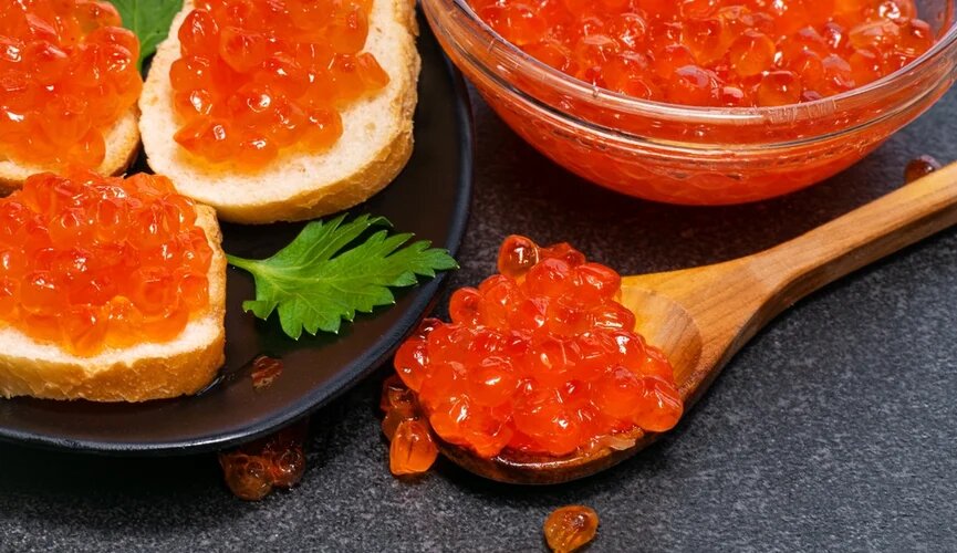 Гид по выбору красной икры: как купить качественный продукт и не нарваться на подделку