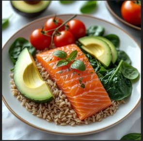 Сочный боул с бурым рисом и рыбой