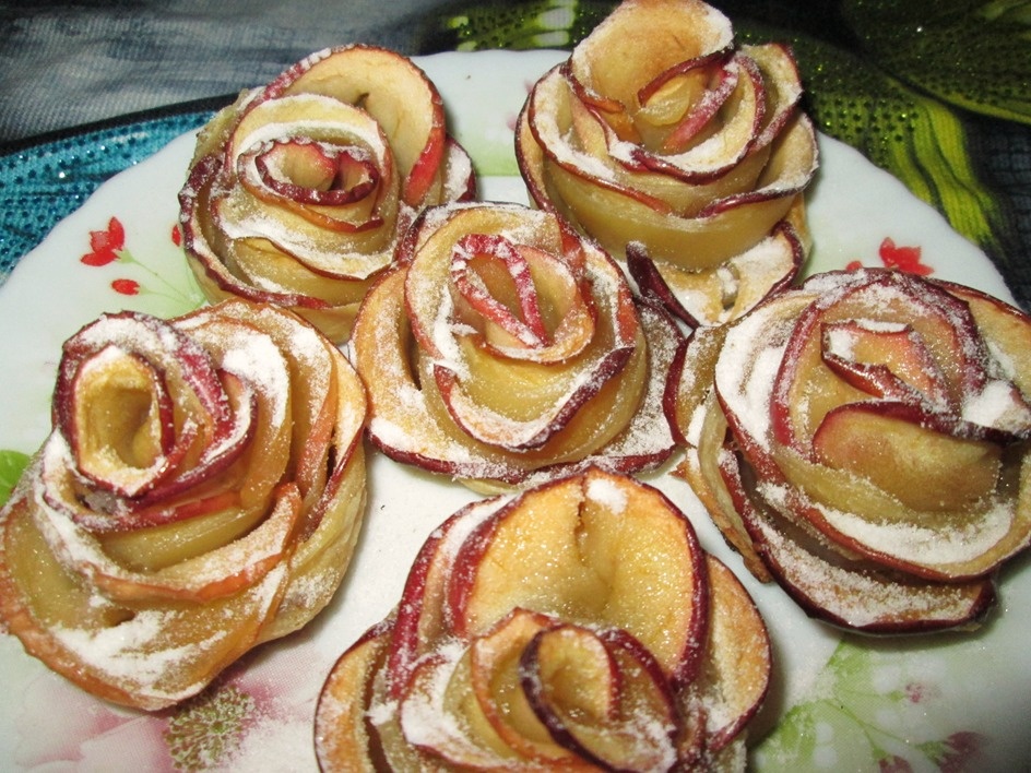 Яблочные розы: простой и эффектный десерт для вашего стола