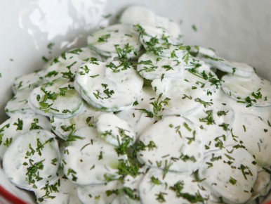 Сочный огуречный салат без лишней воды: секреты идеального блюда