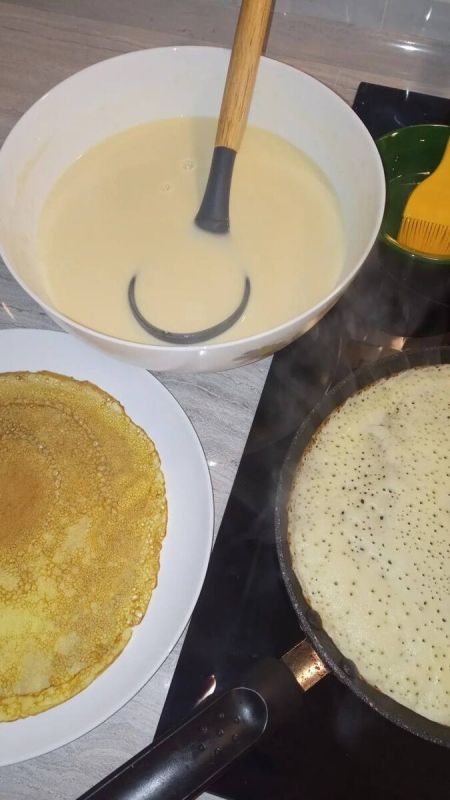 Секреты идеальных блинов: 7 правил, которые помогут избежать липкости и разрывов