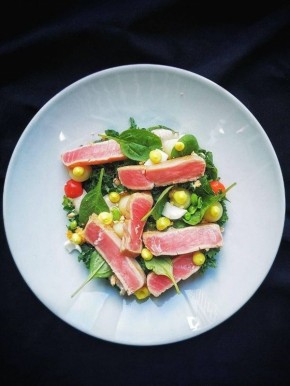 Салат нисуаз с необычным шафрановым айоли