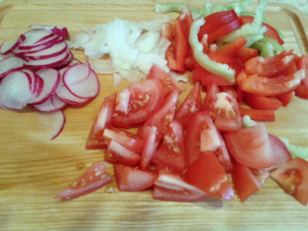 Салат с тунцом и болгарским перцем: вкусно и просто