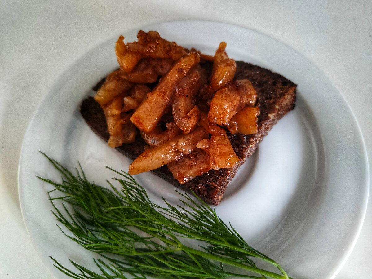 Секреты приготовления вкусной закуски из свиной шкуры