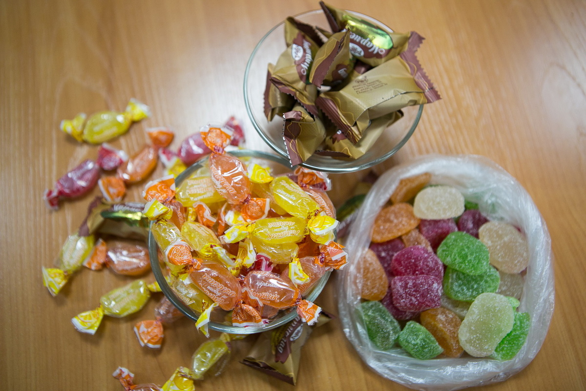 Как выбрать сладкий новогодний подарок для детей