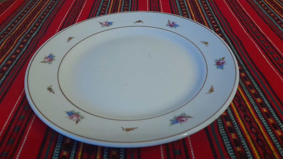 Изящные детали советского фарфора: исследование коллекции "ситцевых розочек"