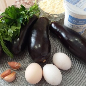 Как приготовить хрустящие баклажанные стрипсы с соусом сметана-чеснок