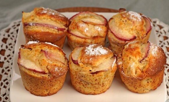 Сладкие маффины с персиками для вашего стола
