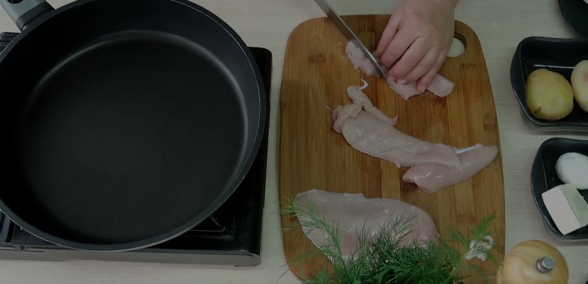 Слоеный салат с пекинской капустой и курицей: вкусное украшение стола