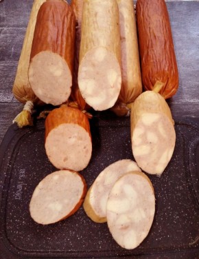 Секреты приготовления колбасы: свинина и курица в идеальной гармонии