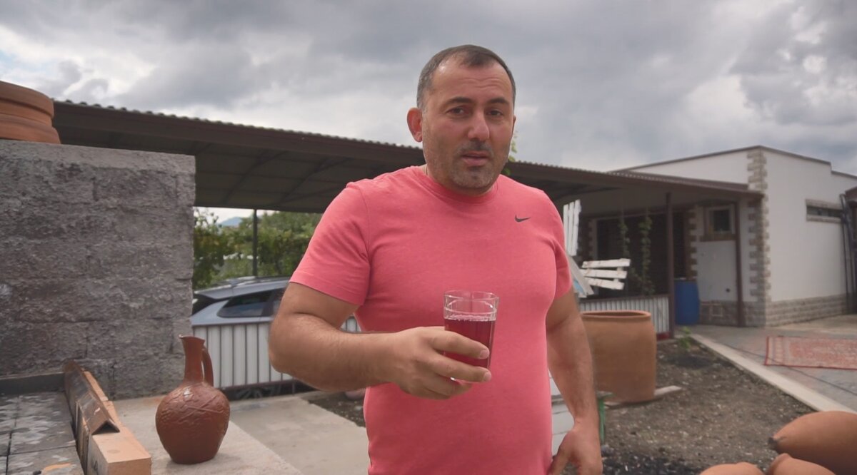 Урок уважения: как лев отказался от борьбы с шакалом