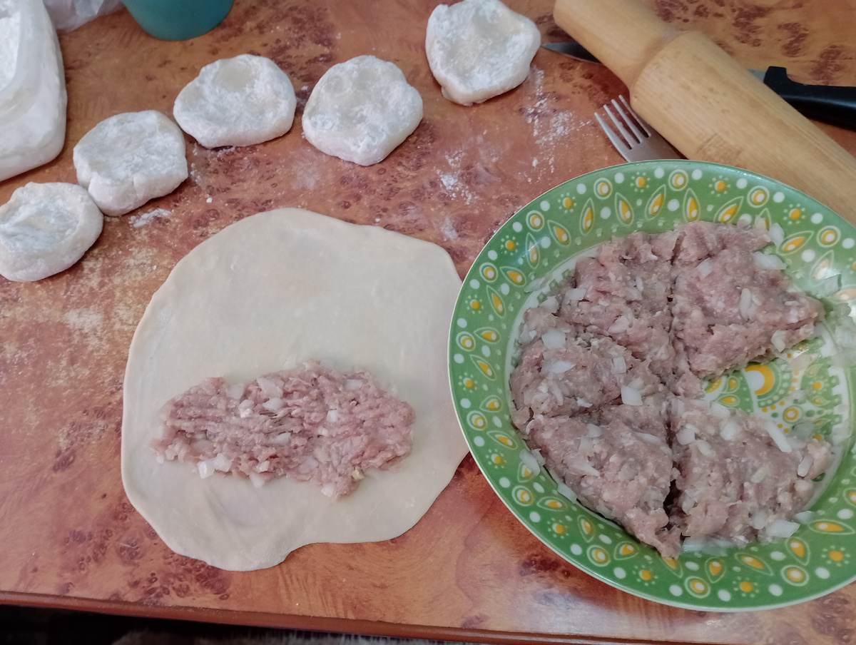 Как приготовить идеальные чебуреки на основе оставшегося теста