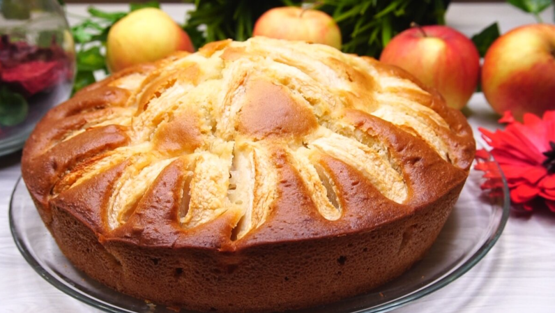 Легкий пирог на кефире: наслаждение за 9 минут