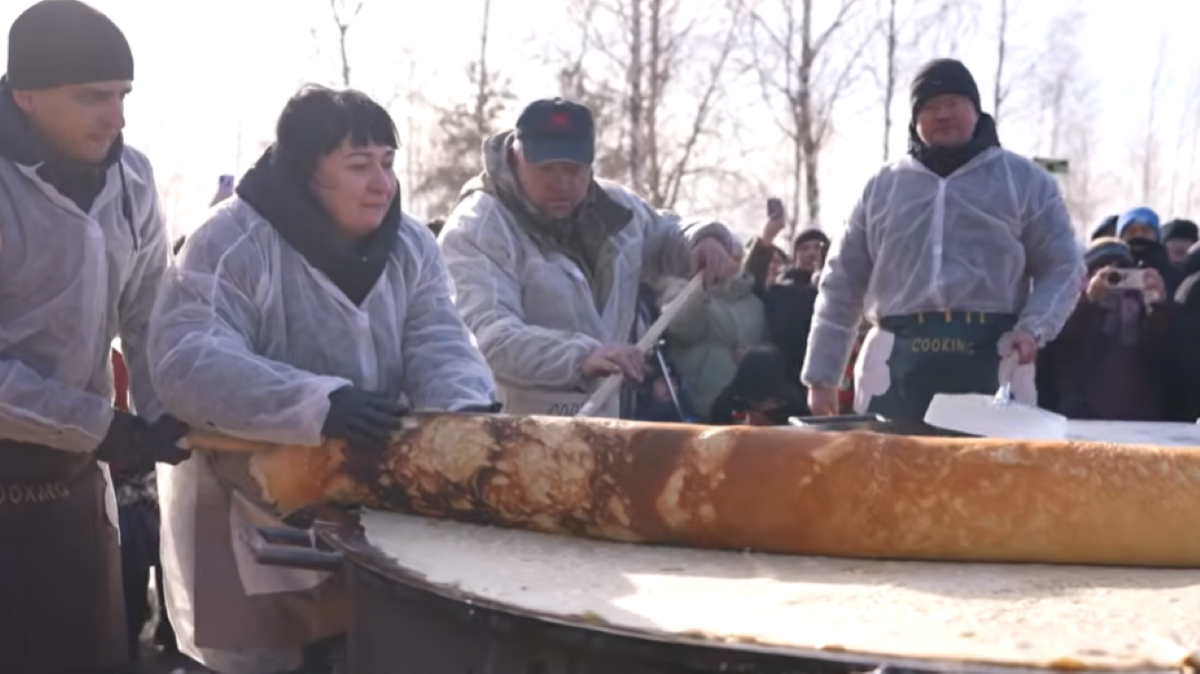 Блин-гигант стал звездой Масленицы в Барановичах