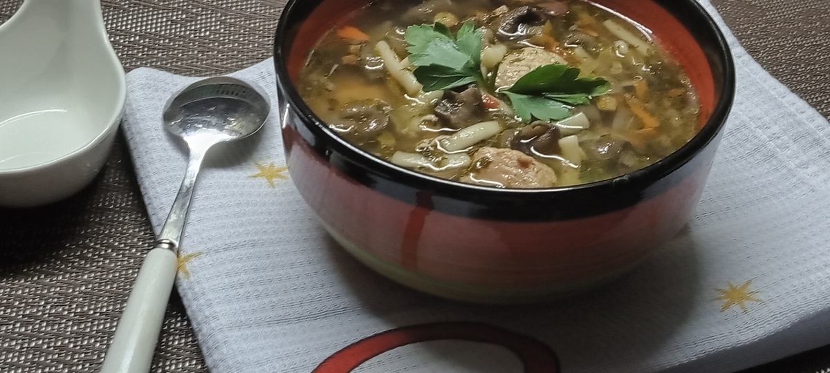 Уютный мясной суп с фасолью и грибами для любой погоды