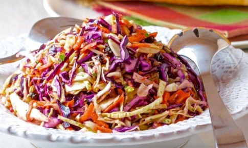 Три необычных салата из капусты, которые покорят ваш стол