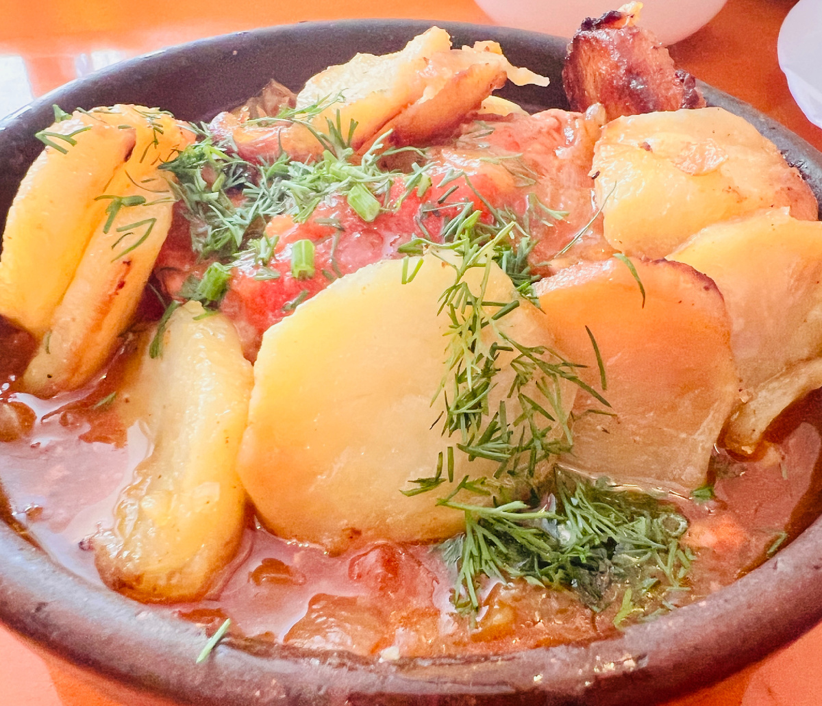 Горячая сковорода: идеальное сочетание мяса и картофеля