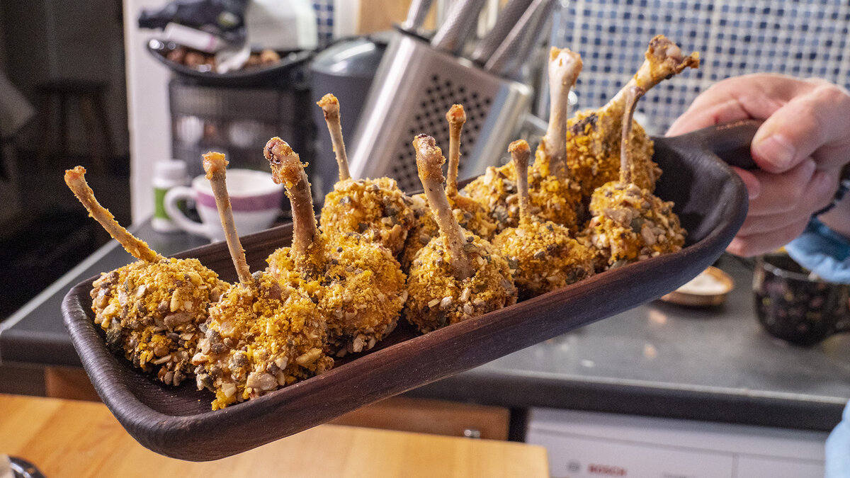 Необычные куриные крылья: вкусные чупа-чупсы для сладкоежек