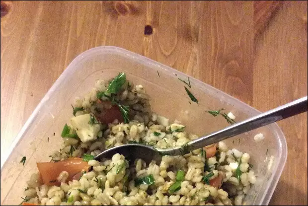 Нежная перловка с фетой и томатами, идеальная для весеннего ужина