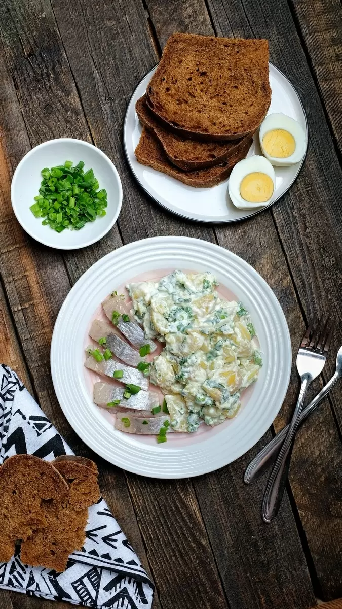 Картофельный салат со сметаной: возвращение к корням