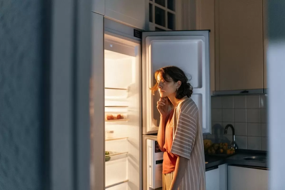 Когда еда становится единственным утешением: как справиться с компульсивным перееданием