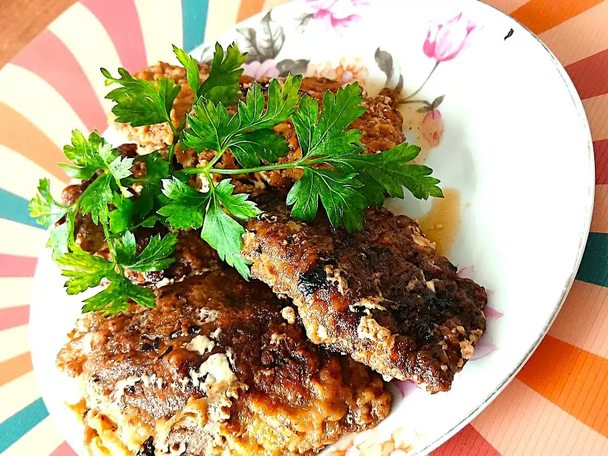 Нежные отбивные из печени: как превратить простой ужин в настоящий кулинарный шедевр