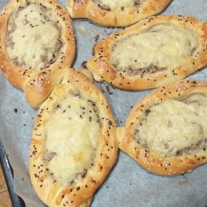 Пиде: Традиционные турецкие лодочки с восхитительными начинками