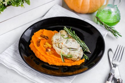 Тыквенное наслаждение: ароматное пюре с индейкой и хрустящими чесночными чипсами