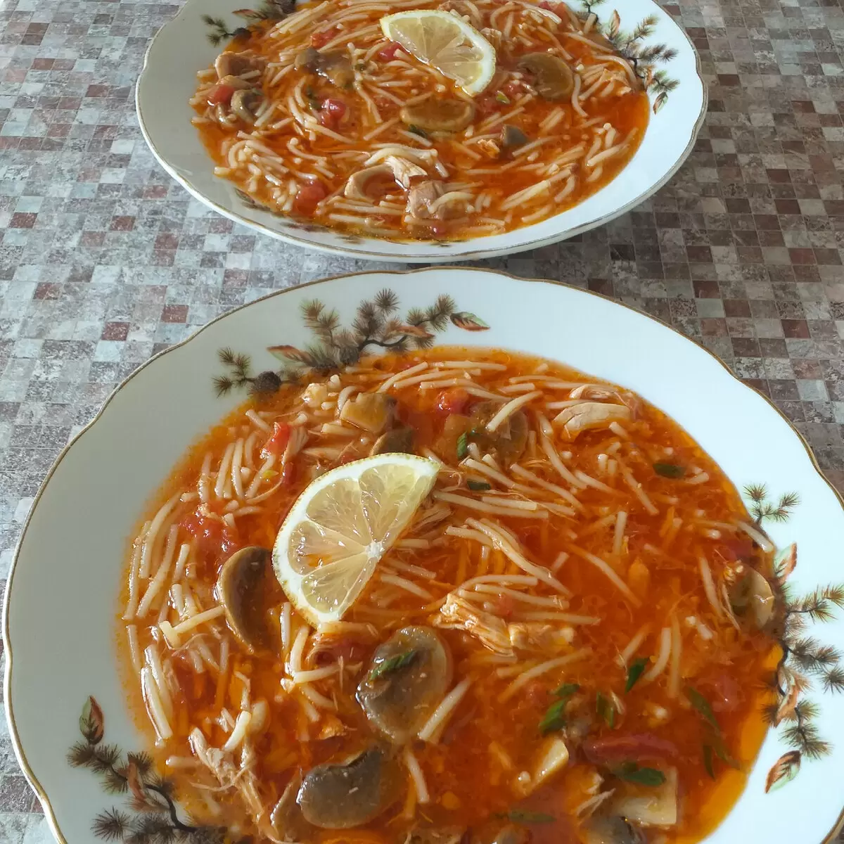 Непревзойденный томатный суп с курицей и шампиньонами