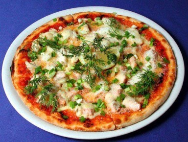 Необычная пицца: сельдь и яйца в неповторимом сочетании