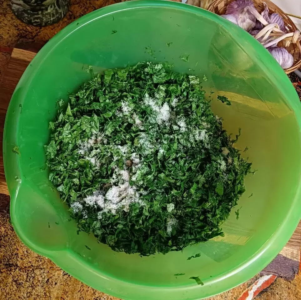 Как сохранить зелень на зиму: лучшие рецепты от опытных хозяек