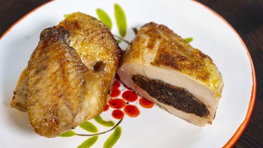 Куриная грудка с удивительной начинкой: легкий рецепт