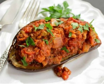 Вкусные баклажаны с чечевицей и котлеты из цветной капусты с брокколи